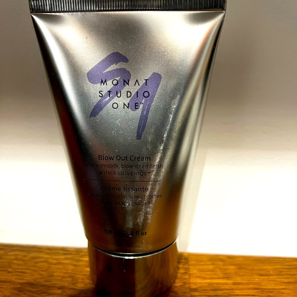 MONAT blow out cream